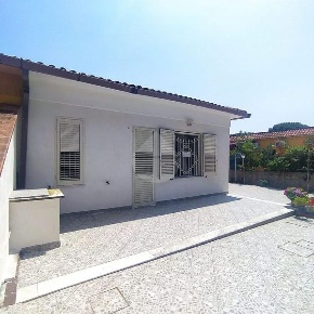 Foto Villa unifamiliare in BETTINO CRAXI, Minturno di 95 m² con 6 locali
