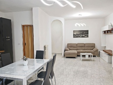 Foto Appartamento in Via GiosuÃ¨ Carducci s/n, Venafro Centro di 98 m²