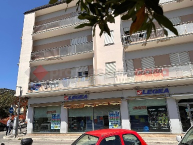 Foto Appartamento in Piazza del Mercato 16, Avezzano Centro di 100 m²