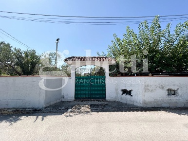 Foto Appartamento in Via Melchiorre Caffa 40, Castel Volturno di 65 m²