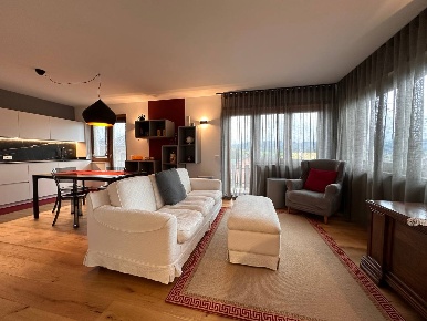 Foto Appartamento in via Cozzi, Asiago Centro di 120 m² con 5 locali