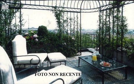Foto Appartamento a Milano Montenero di 218 m² con 4 locali in vendita