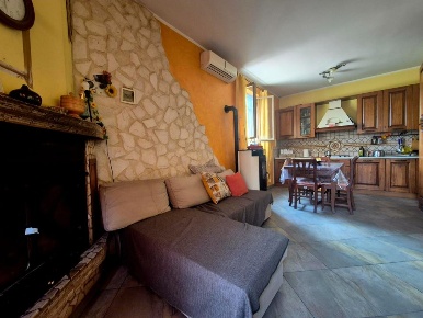 Foto Appartamento in Piazza Umberto I, Civitaquana Centro di 227 m²