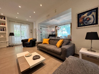 Foto Villa unifamiliare a Forte dei Marmi Centro di 190 m² con 7 locali