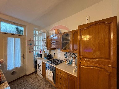 Foto Casa indipendente in Vicolo San Rocco, Viggiù Centro di 490 m²