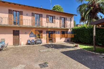 Foto Casa indipendente in VIA DANTE ALIGHIERI, Carnago Centro di 191 m²
