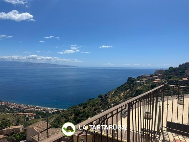Foto Casa indipendente a Forza d'Agrò Centro di 120 m² con 5 locali
