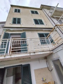 Foto Case semi ndipendenti a Castel Frentano Centro di 177 m² con 9 locali