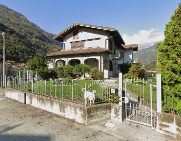Foto Villa unifamiliare a Quincinetto di 345 m² con 10 locali in vendita