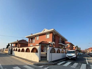 Foto Villa bifamiliare a Vinovo di 326 m² con 6 locali in vendita