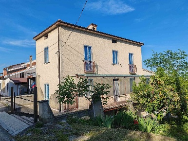Foto Casa indipendente a Guardiagrele Centro di 281 m² con 8 locali