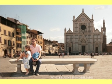 Foto Locale commerciale in LARGO ALINARI, Firenze Santa Maria Novella