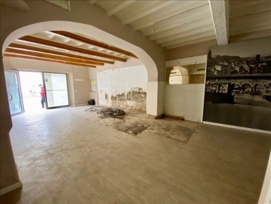 Foto Locale commerciale in VIA IL PRATO, Firenze di 75 m² con 2 locali