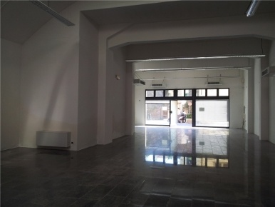 Foto Locale commerciale a Empoli di 320 m² con 5 locali in affitto