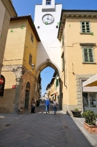 Foto Locale commerciale in VIA LEONARDO DA VINCI 78, Borgo San Lorenzo