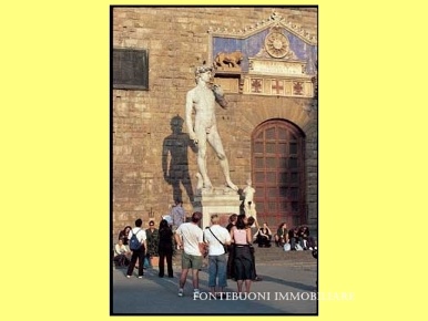 Foto Locale commerciale in PIAZZA STROZZI, Firenze Piazza della Repubblica