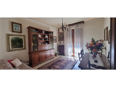 Foto Appartamento in VIA DEL PONTE A GREVE, Firenze di 95 m² con 4 locali