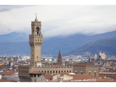 Foto Locale commerciale in CALZAIUOLI, Firenze Signoria - Uffizi di 70 m²