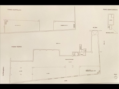 Foto Locale commerciale in VIA MARAGLIANO, Firenze di 950 m² con 3 locali