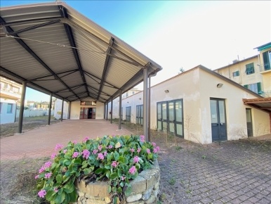 Foto Locale commerciale in CARLO DEL GRECO2, Firenze di 2700 m² in vendita