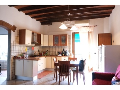 Foto Appartamento in PAOLI, Scandicci Centro di 76 m² con 3 locali