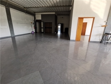 Foto Magazzino in PIETRAMARINA, Vinci Centro di 420 m² con 1 locali