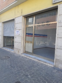 Foto Negozio in Via Adriano Cecchetti 53, Civitanova Marche con 2 locali
