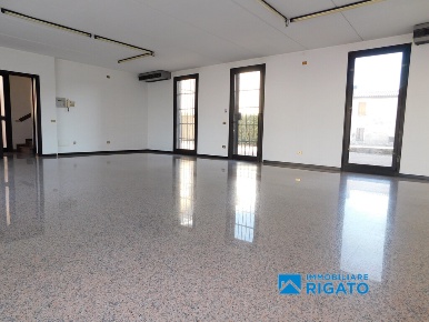 Foto Negozio a Mussolente Casoni con 2 locali in vendita