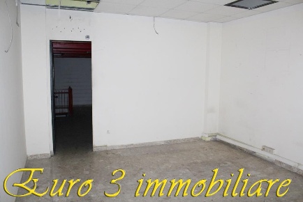 Foto Locale commerciale a Ascoli Piceno di 130 m² con 3 locali in affitto