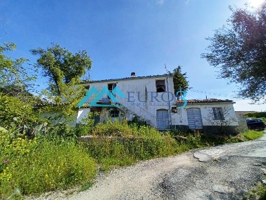 Foto Residence a Bellante di 174 m² con 9 locali in vendita