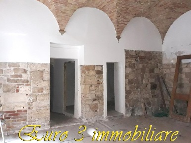 Foto Locale commerciale a Ascoli Piceno di 70 m² con 3 locali in vendita