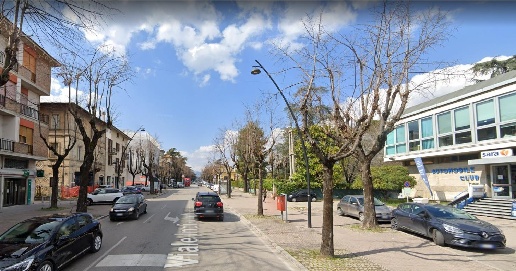 Foto Locale commerciale in VIALE INDIPENDENZA 57, Ascoli Piceno di 120 m²
