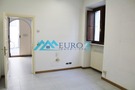 Foto Ufficio in VIA SAN GERMANO N.2, Ascoli Piceno di 60 m² con 3 locali