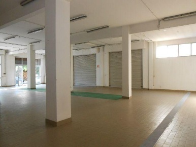Foto Locale commerciale in VIA BARILATTI 37A, Ancona Palombare di 254 m²