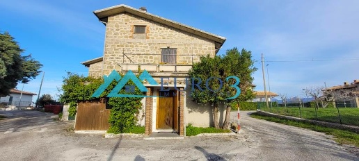 Foto Residence in STRADA COLLEIANO, Roccafluvione di 240 m² con 8 locali