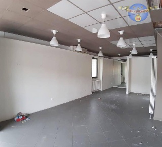 Foto Locale commerciale a San Benedetto del Tronto di 100 m² con 3 locali