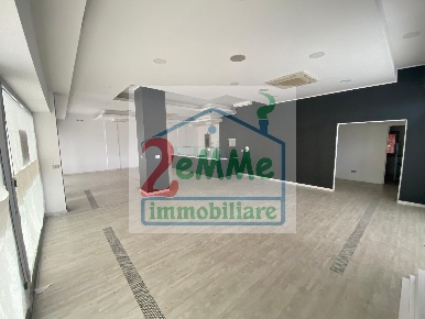 Foto Locale commerciale in VIA SALARIA, Spinetoli di 157 m² con 4 locali