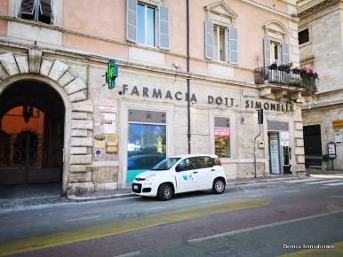 Foto Locale commerciale in PIAZZA ROMA, Ascoli Piceno di 150 m² in vendita