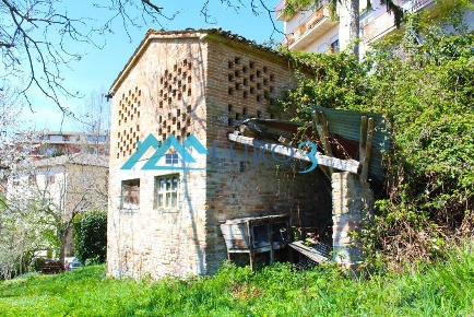 Foto Residence in VIA PIGNOTTO, Amandola Centro di 90 m² con 5 locali