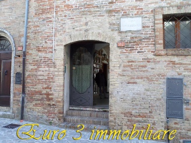 Foto Locale commerciale a Ripatransone di 55 m² con 3 locali in vendita