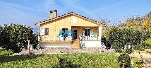 Foto Residence a Montefiore dell'Aso di 270 m² con 7 locali in vendita