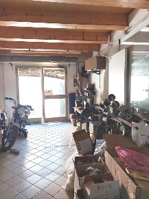 Foto Locale commerciale a Ancona di 86 m² con 2 locali in vendita