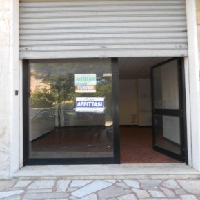 Foto Attività commerciale in VIA PALOMBARE 52, Ancona Palombare di 120 m²