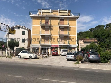 Foto Locale commerciale in STRADA STATALE ADRIATICA NORD, Cupra Marittima