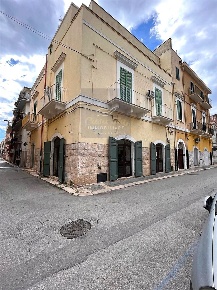 Foto Locale commerciale a Corato di 120 m² con 1 locali in vendita