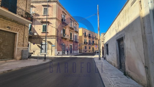Foto Magazzino in Via Francesco Veneziani 1, Bisceglie di 120 m² in affitto