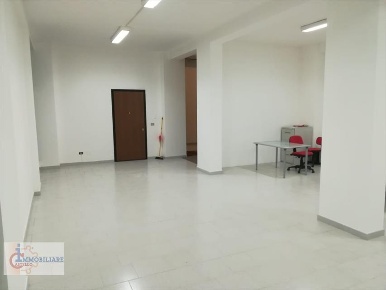 Foto Locale commerciale in VIA LAMAPAOLA, Andria Pineta - Maraldo di 670 m²