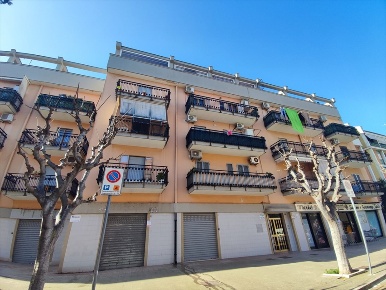 Foto Locale commerciale in VIA SUPERGA, Trani di 35 m² con 2 locali