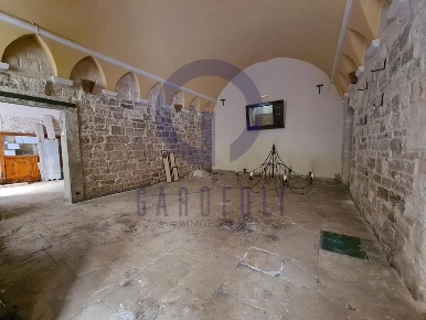 Foto Locale commerciale in via Giulio Frisari 24, Bisceglie di 120 m²