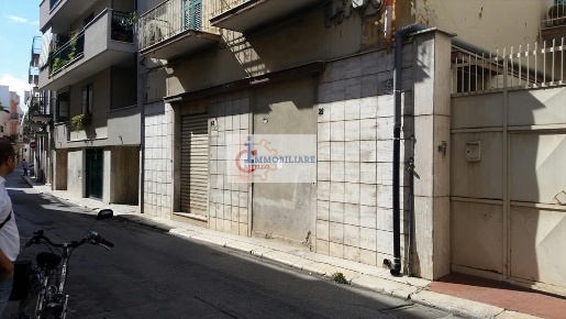 Foto Locale commerciale in VIA CASTROMONTE, Andria Santa Maria Vetere